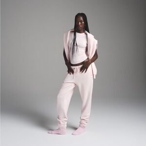 SKIMS Classic Jogger in Barley Pink